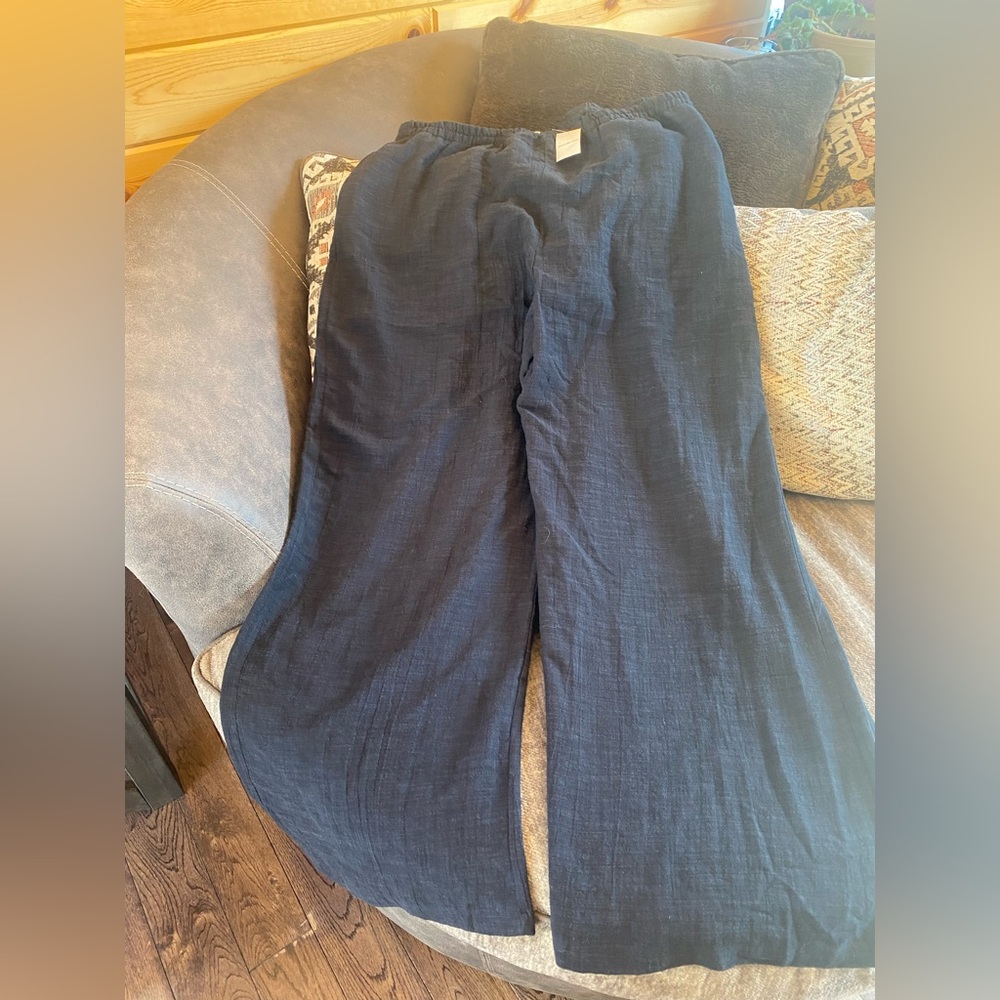 Abercrombie & Fitch black cotton wide leg pants. NWT